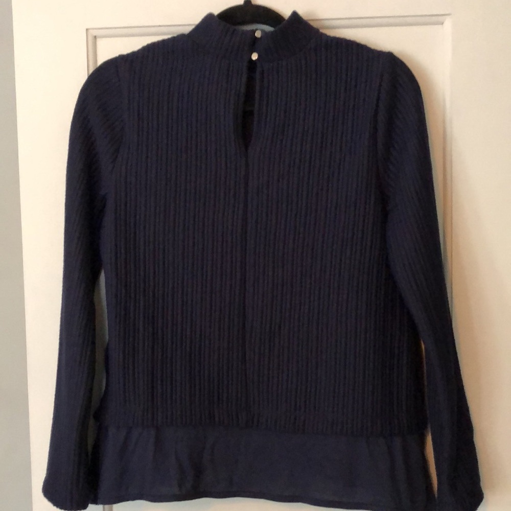 Simply Vera Vera Wang size PM. Navy blue peplum top. Ribbed. 2 button neck.EUC